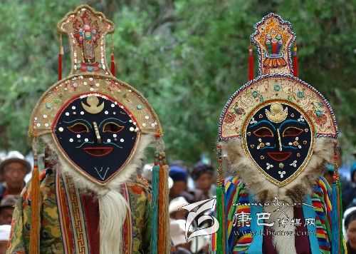 藏戲面具：多姿多彩！