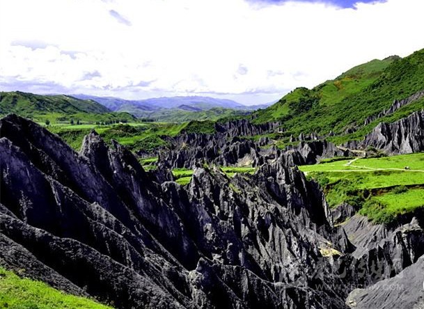 墨石？甘孜還藏著這樣的地質公園