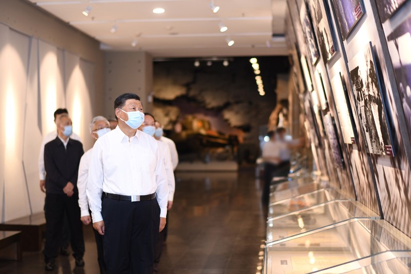 2022年8月16日至17日，中共中央總書記、國家主席、中央軍委主席習(xí)近平在遼寧考察。這是16日下午，習(xí)近平在錦州市考察遼沈戰(zhàn)役紀(jì)念館。 新華社記者 燕雁 攝