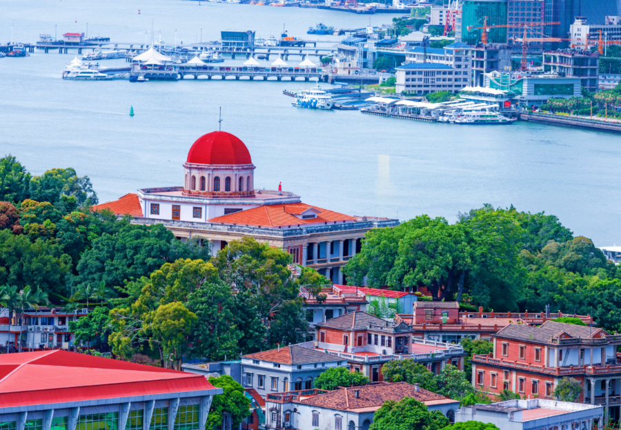 鼓浪嶼素有“萬國建筑博物館”的美譽(yù)，八卦樓作為全國重點(diǎn)文物保護(hù)單位，是鼓浪嶼世界文化遺產(chǎn)核心要素之一。楊勁堅(jiān) 攝